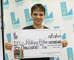 Woman with short hairs smiles with oversized check in front of white faded 幸运168®飞艇开奖预测网-Louisiana全国统一历史记录预测_在线查询开奖最新数据 branded background